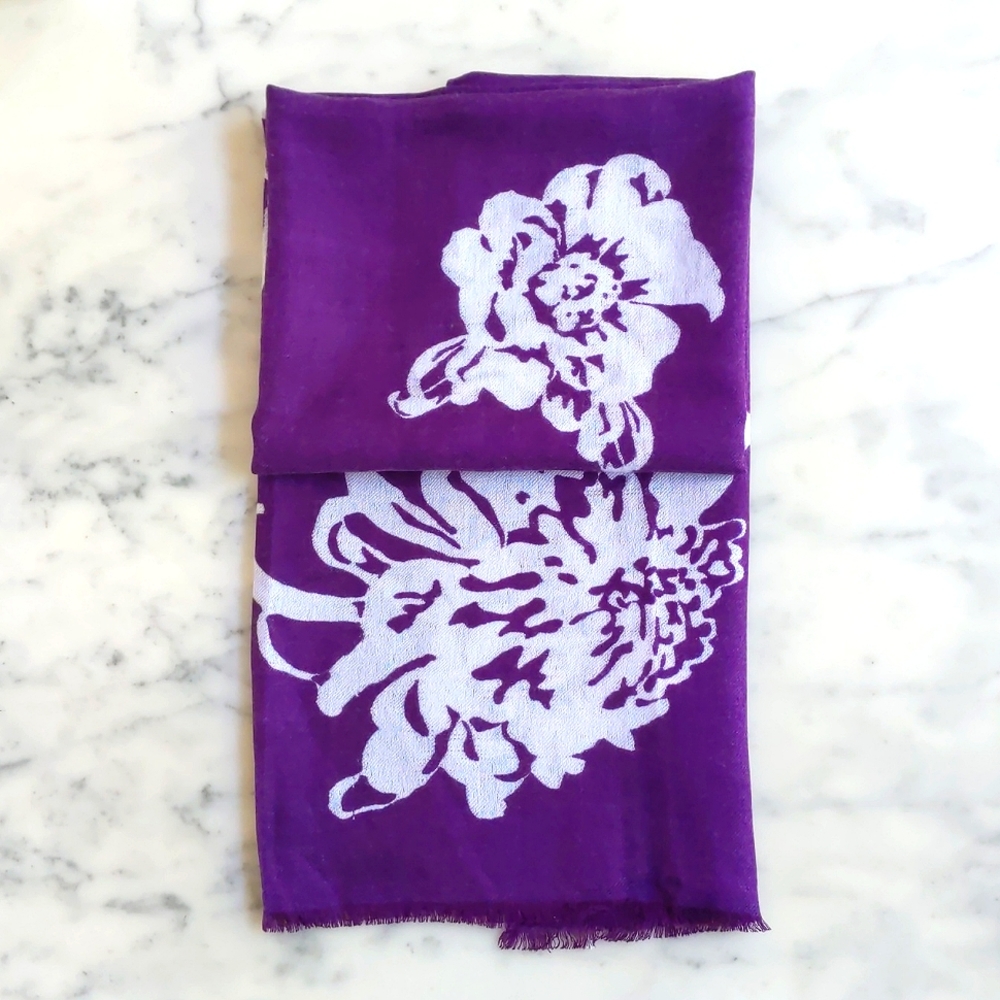 NWOT. GAP Rayon/Wool blended floral scarf/wrap.
